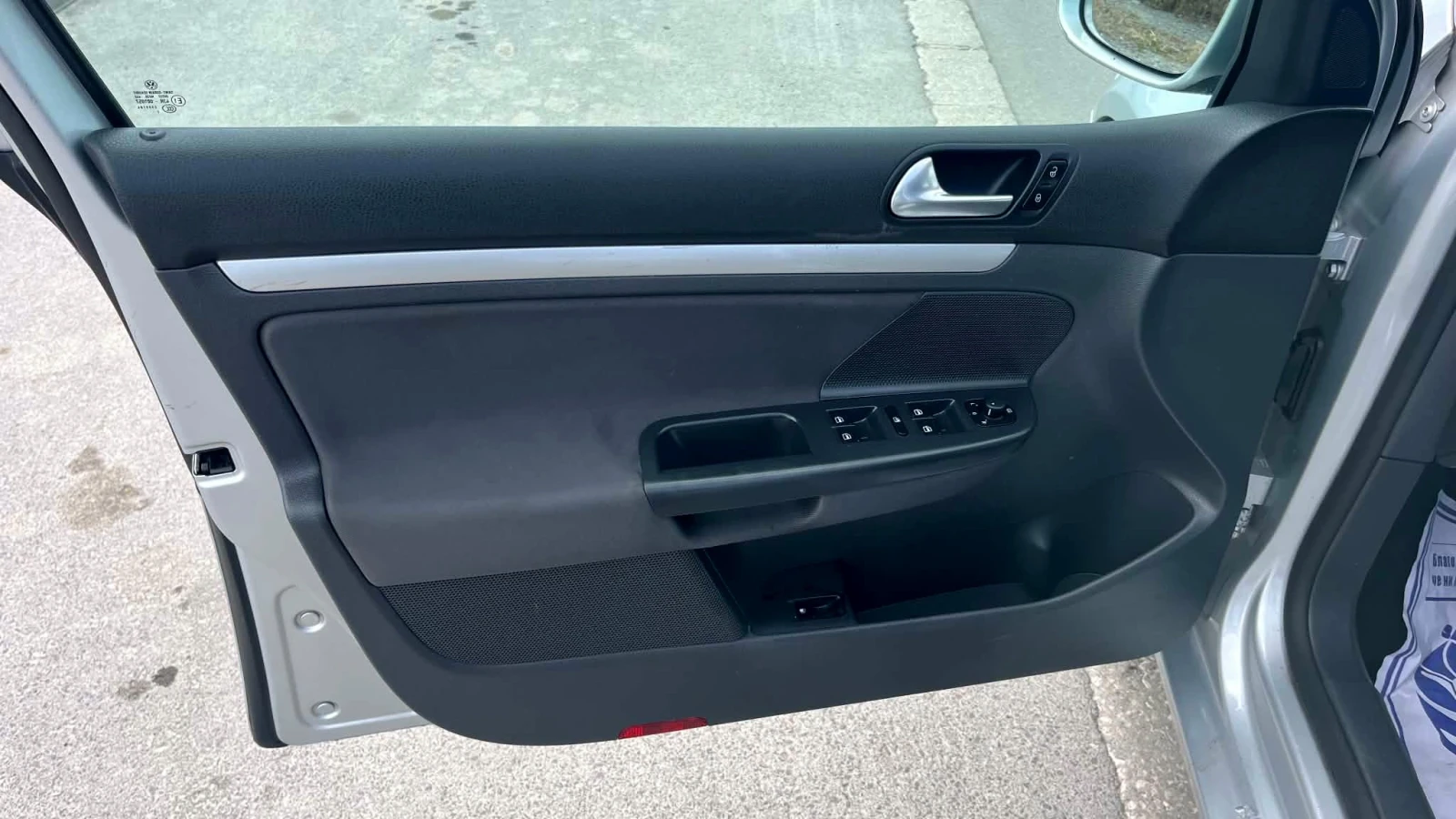 VW Golf 1.9TDI-NAVI-6 скорости, снимка 11 - Автомобили и джипове - 54944030