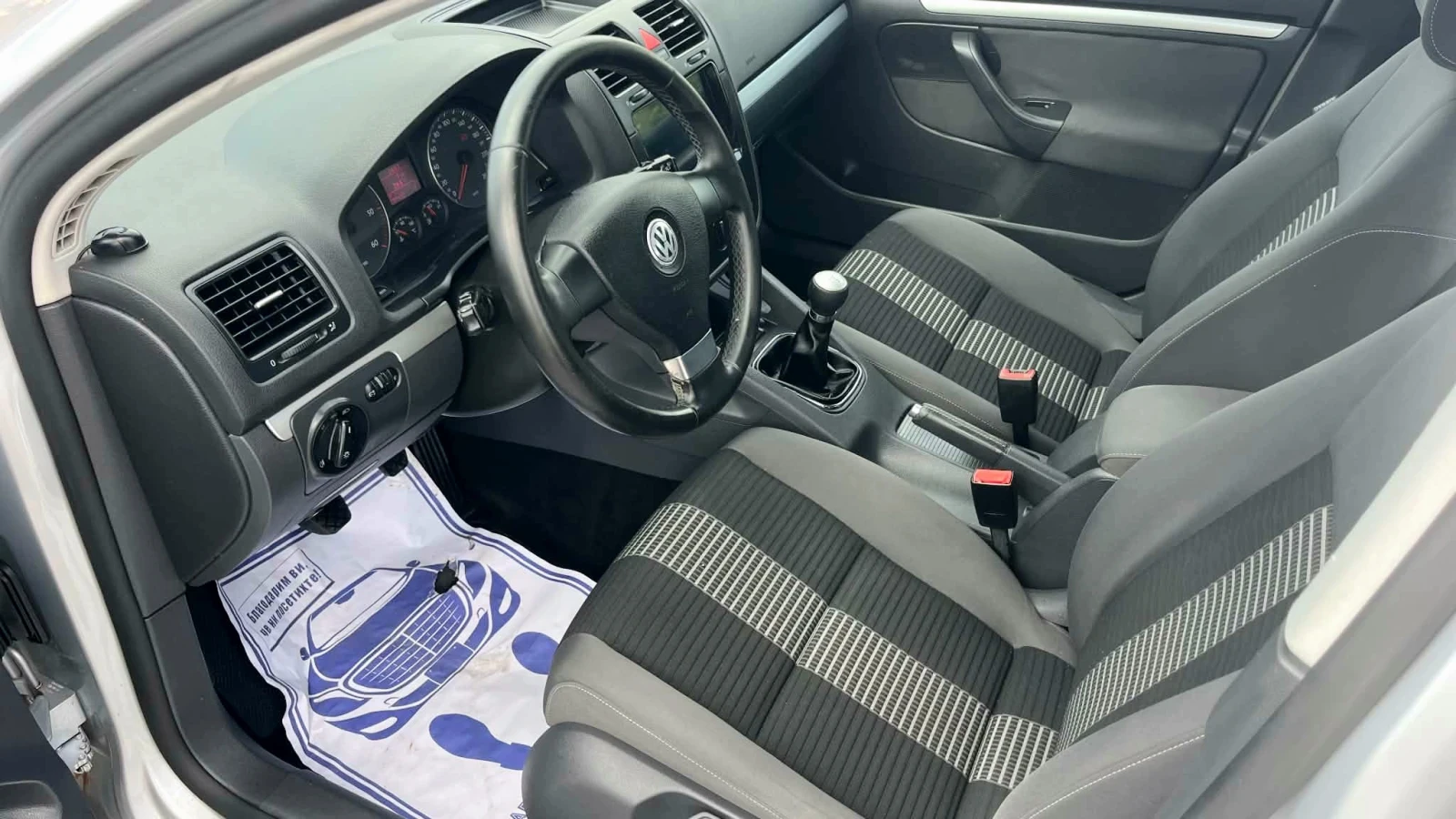 VW Golf 1.9TDI-NAVI-6 скорости, снимка 8 - Автомобили и джипове - 54944030
