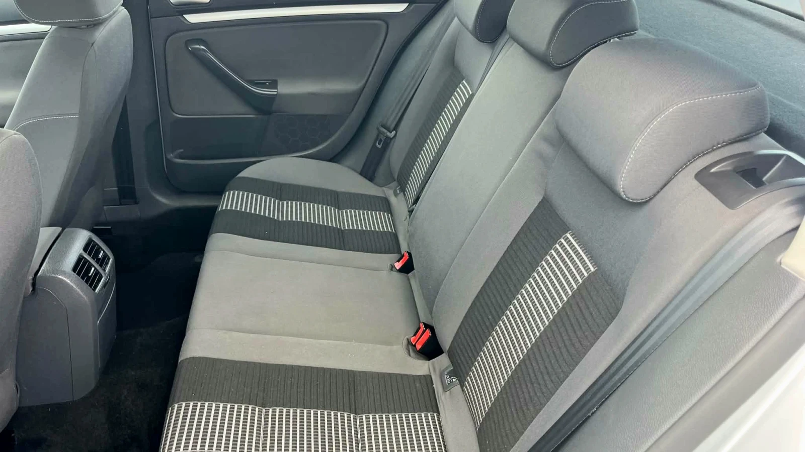 VW Golf 1.9TDI-NAVI-6 скорости, снимка 10 - Автомобили и джипове - 54944030