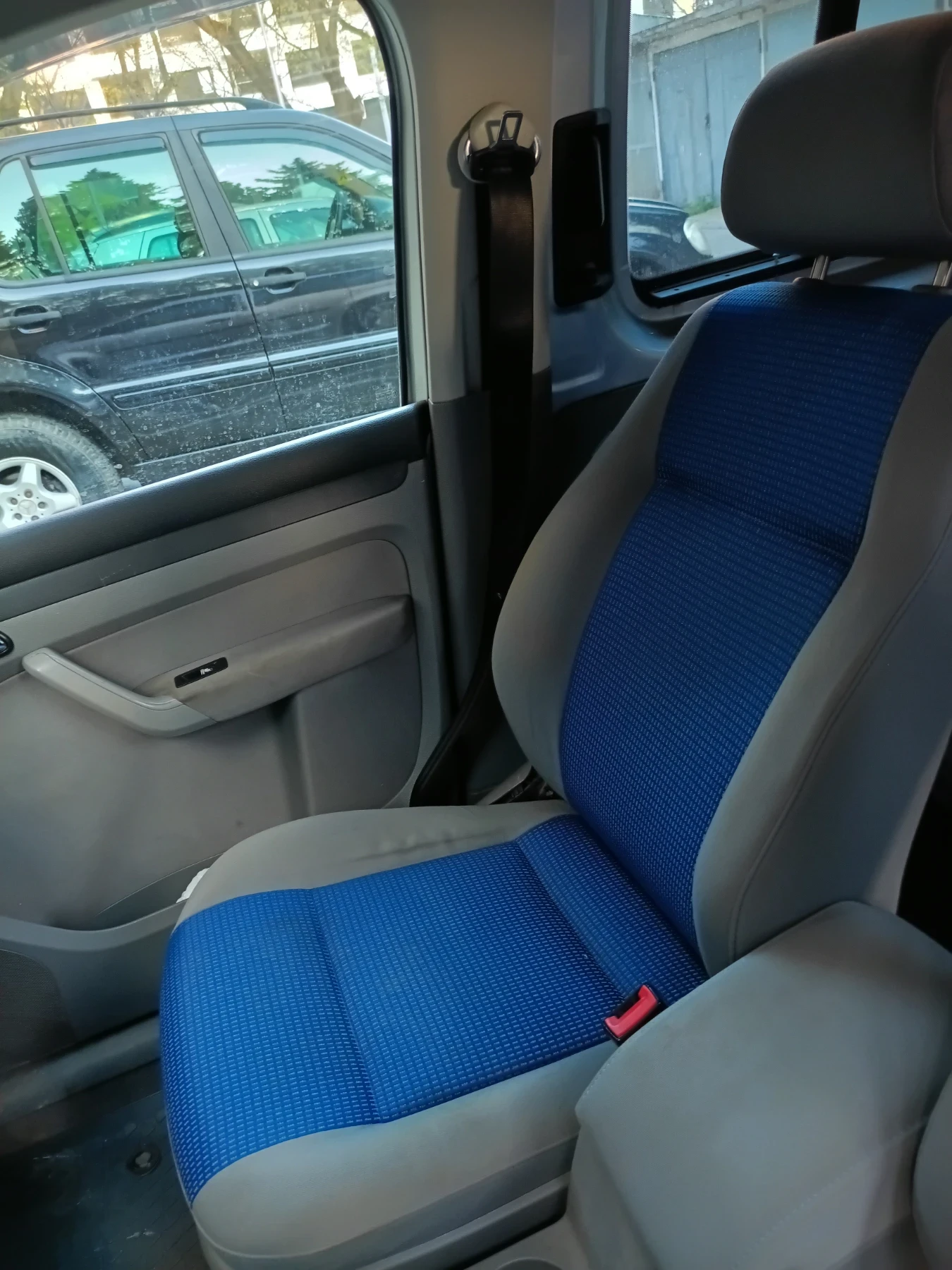 VW Caddy, снимка 9 - Автомобили и джипове - 54973576