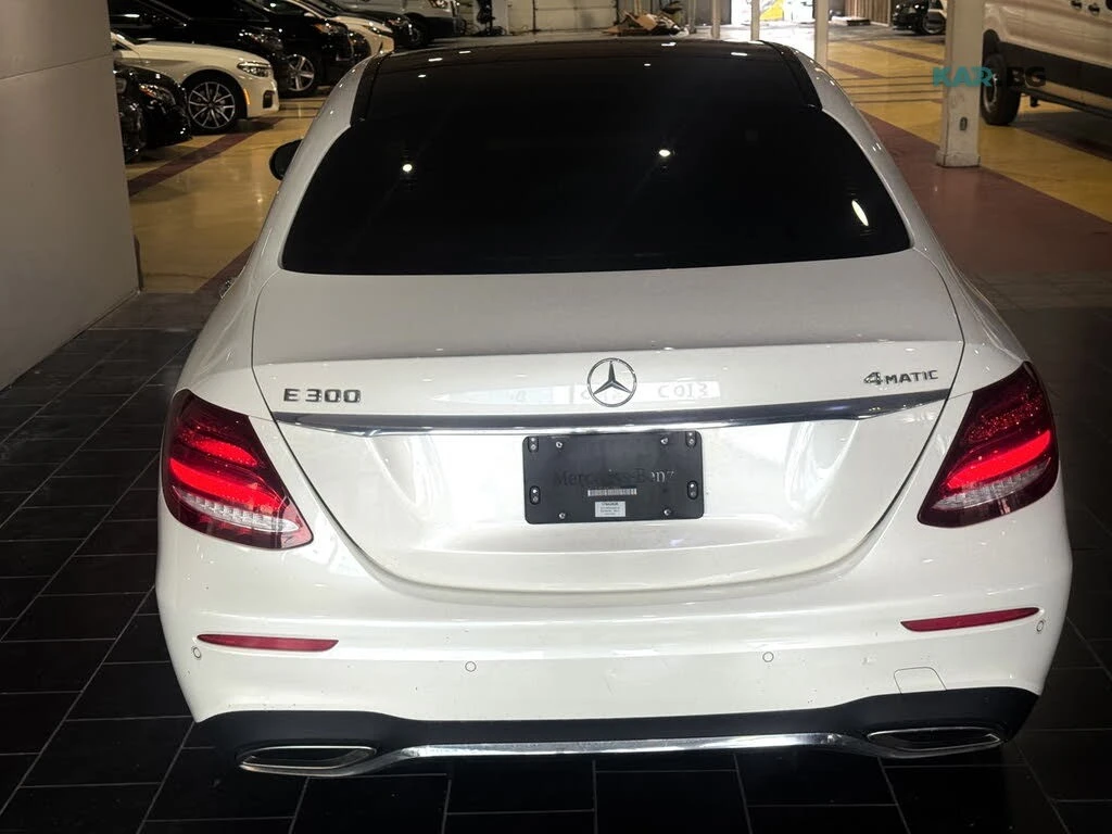 Mercedes-Benz E 300 4MATIC* АвтоКредит* (ЦЕНА ДО БГ), снимка 5 - Автомобили и джипове - 55193657