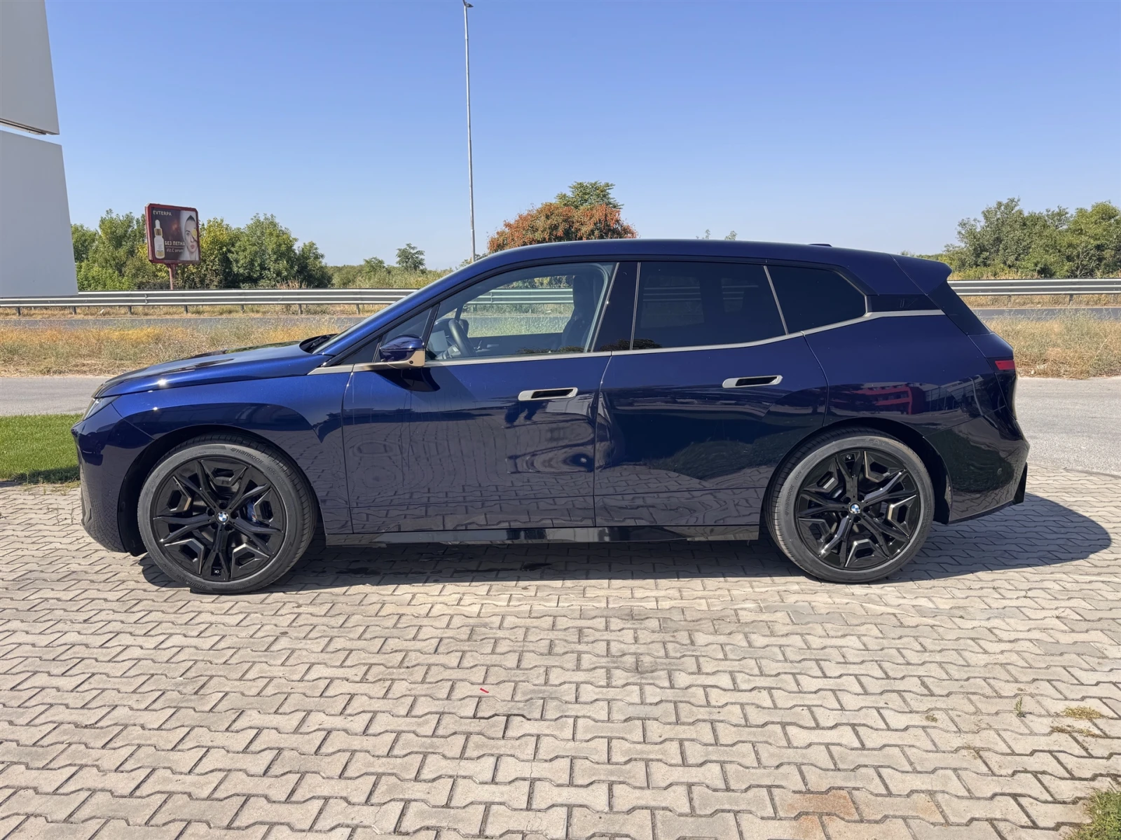 BMW iX xDrive45, снимка 3 - Автомобили и джипове - 55643066
