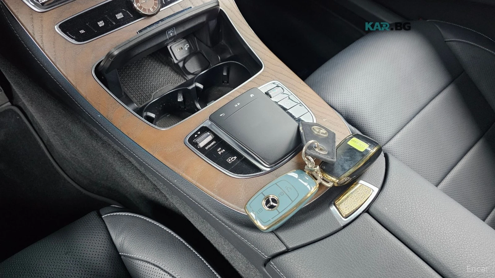 Mercedes-Benz E 300 4MATIC/HYBRID/DRIVE-ASSISTS/SUNROOF/PREMIUM, снимка 14 - Автомобили и джипове - 55751424