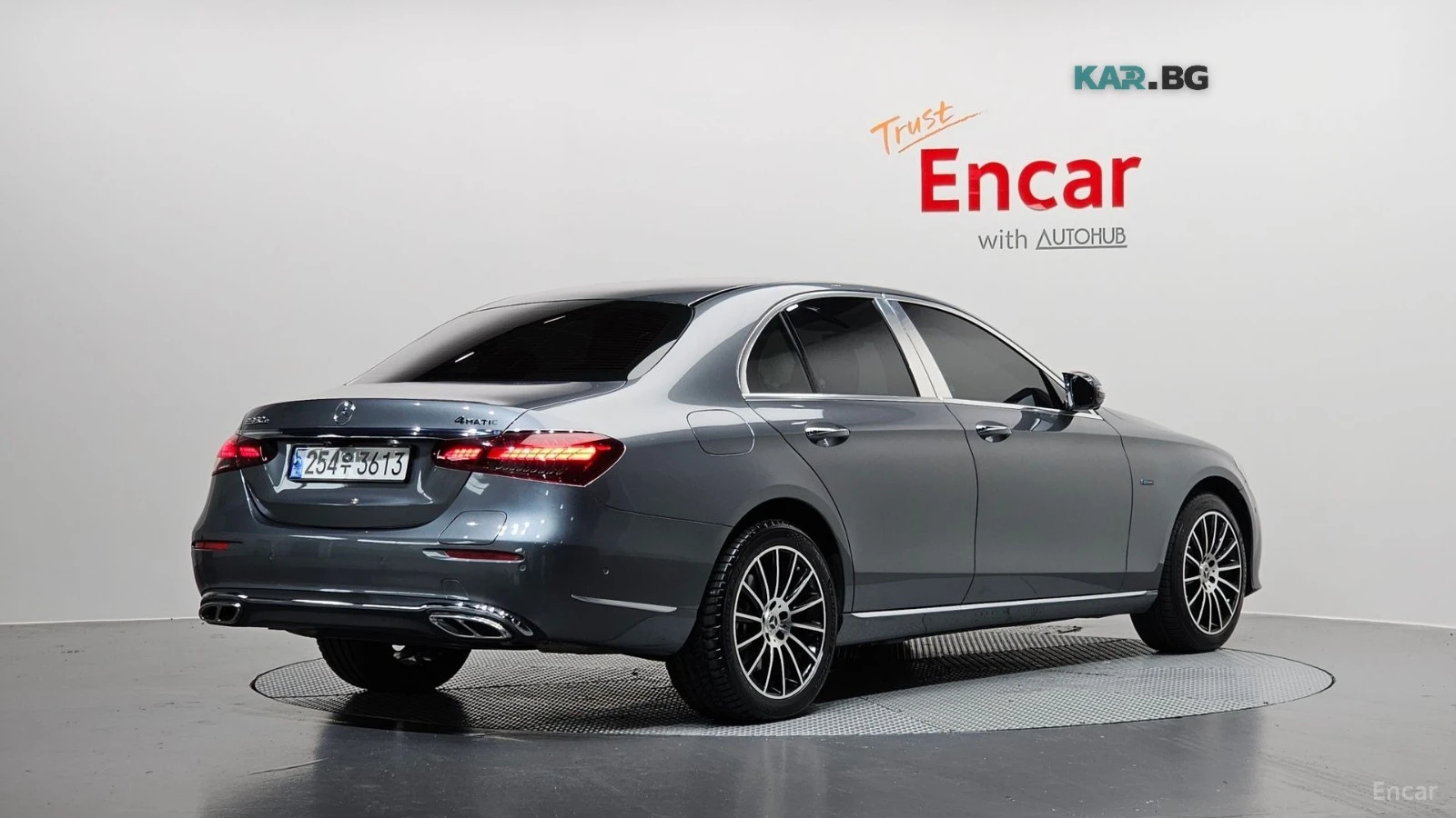 Mercedes-Benz E 300 4MATIC/HYBRID/DRIVE-ASSISTS/SUNROOF/PREMIUM, снимка 3 - Автомобили и джипове - 55751424