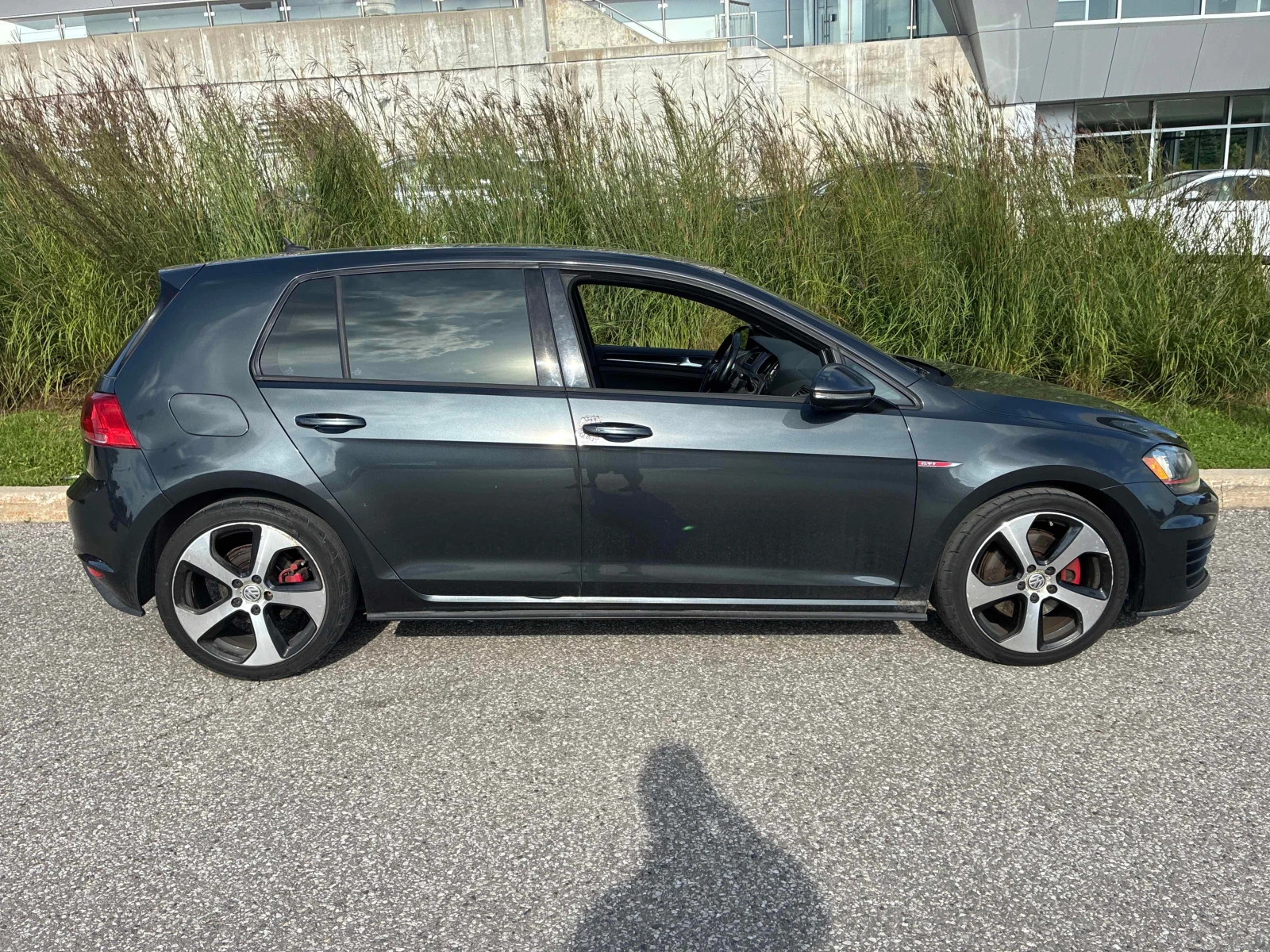 VW Golf GTI/CARFAX/ DSG/ПОДГРЕВ/КЛИП/ЗАДНА КАМЕРА/КОЖА , снимка 14 - Автомобили и джипове - 55827763