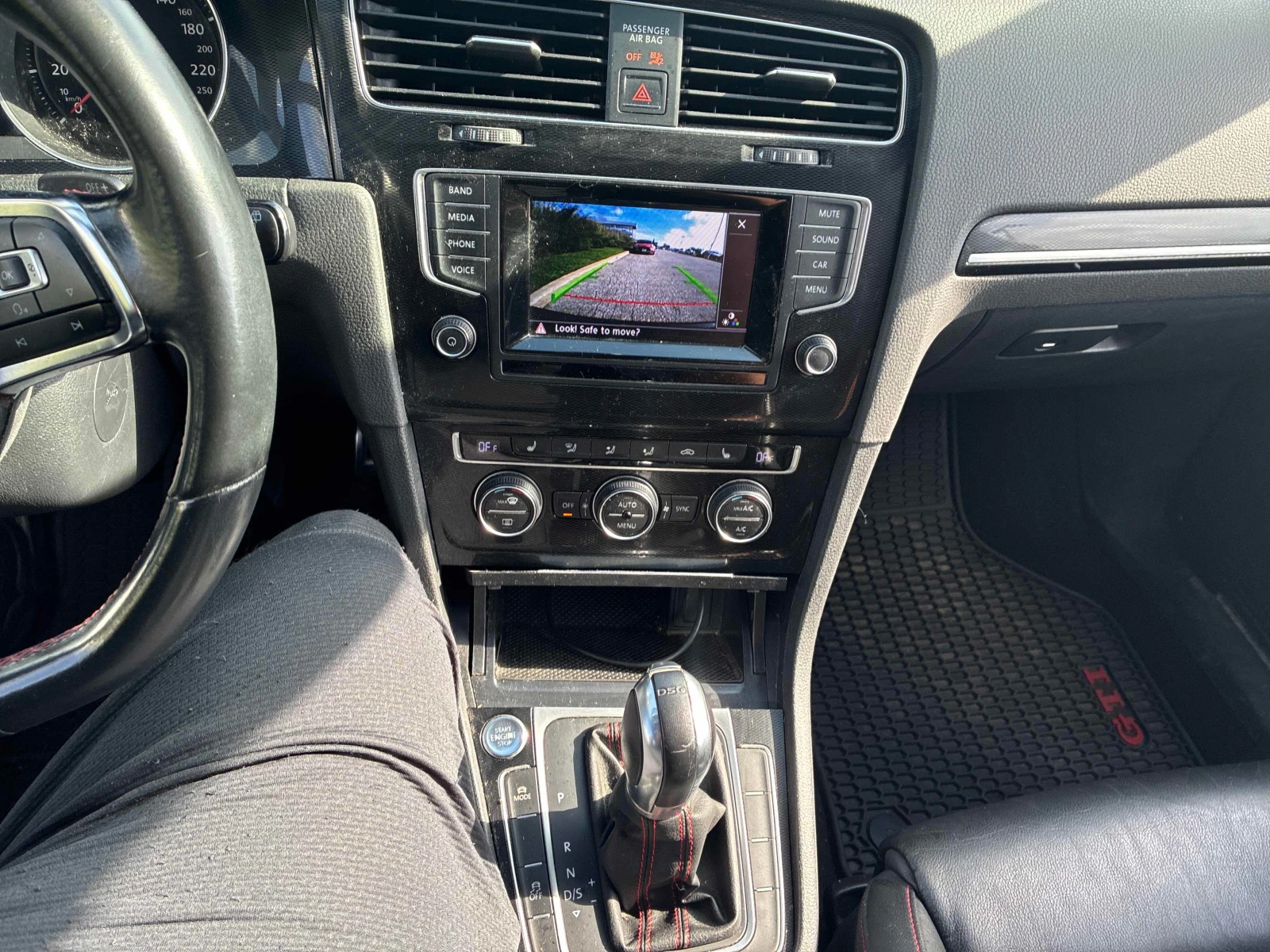 VW Golf GTI/CARFAX/ DSG/ПОДГРЕВ/КЛИП/ЗАДНА КАМЕРА/КОЖА , снимка 9 - Автомобили и джипове - 55827763