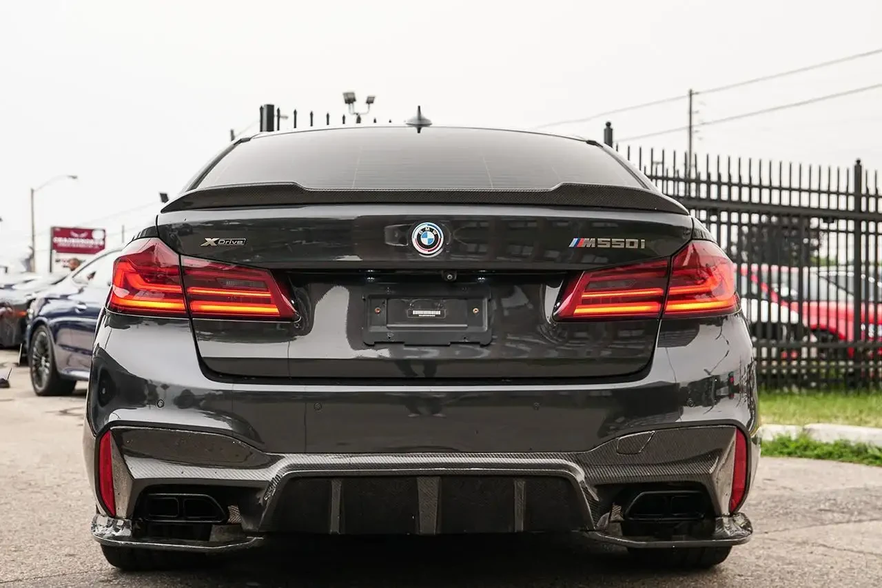 BMW 550 M550i xDrive | CARBON FIBER PKG| HUD| MASSAGE SEAT, снимка 3 - Автомобили и джипове - 56140173