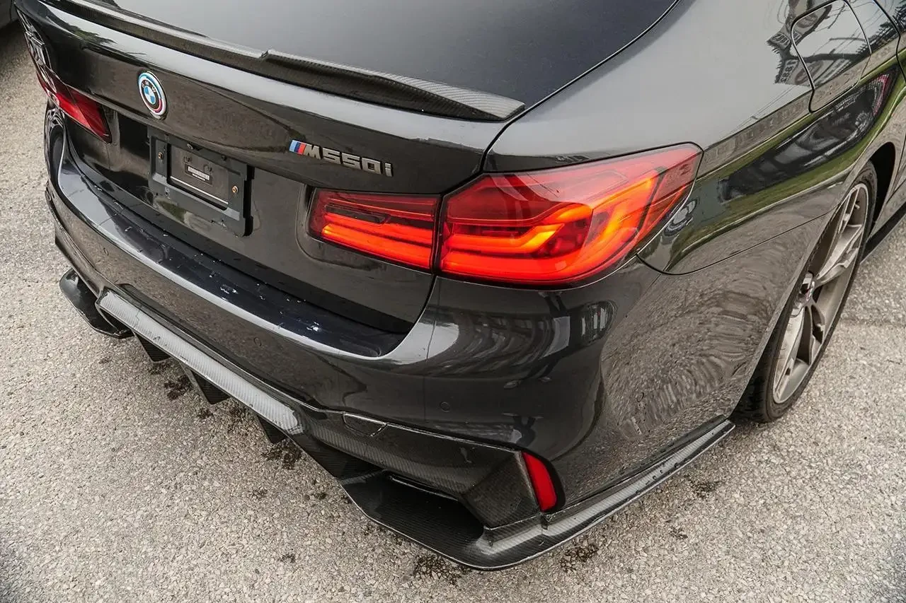 BMW 550 M550i xDrive | CARBON FIBER PKG| HUD| MASSAGE SEAT, снимка 4 - Автомобили и джипове - 56140173