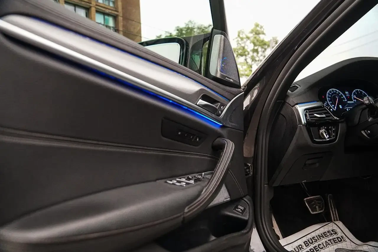 BMW 550 M550i xDrive | CARBON FIBER PKG| HUD| MASSAGE SEAT, снимка 11 - Автомобили и джипове - 56140173