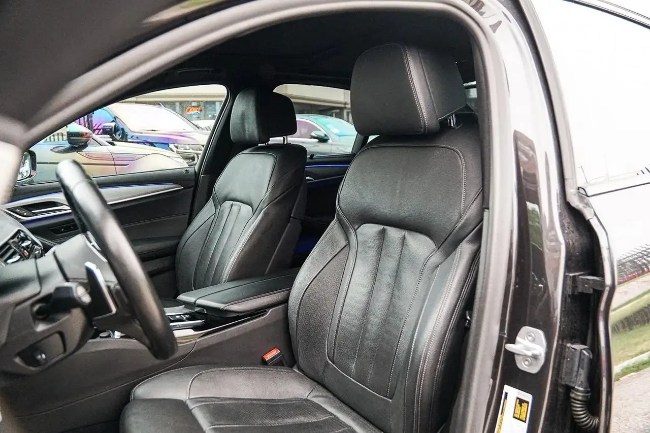 BMW 550 M550i xDrive | CARBON FIBER PKG| HUD| MASSAGE SEAT, снимка 16 - Автомобили и джипове - 56140173