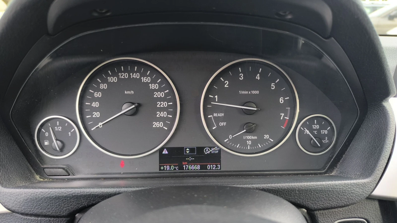 BMW 320 Benzin Xdrive , снимка 15 - Автомобили и джипове - 56520783