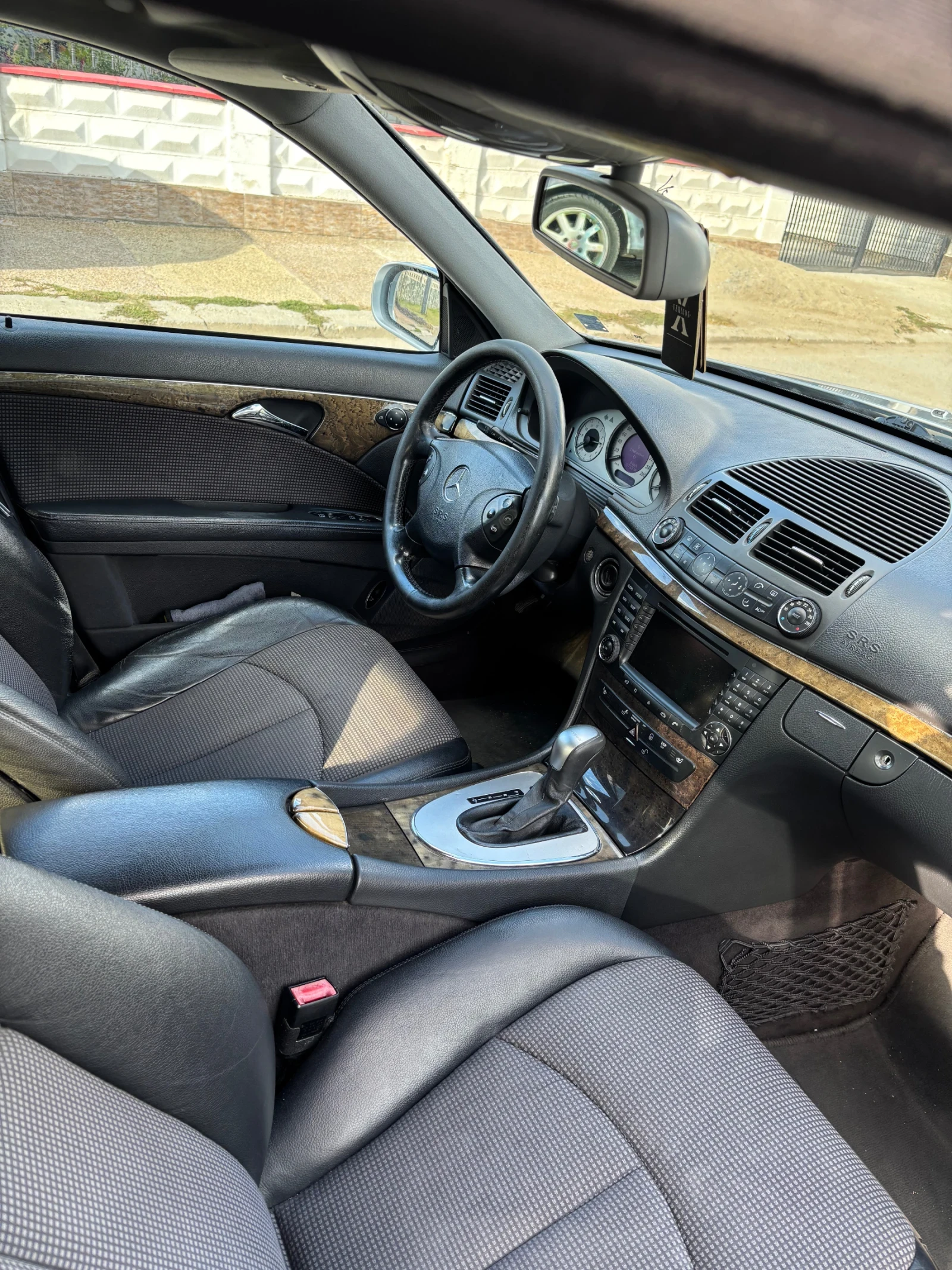 Mercedes-Benz E 220 Avantgarde, снимка 5 - Автомобили и джипове - 56602727