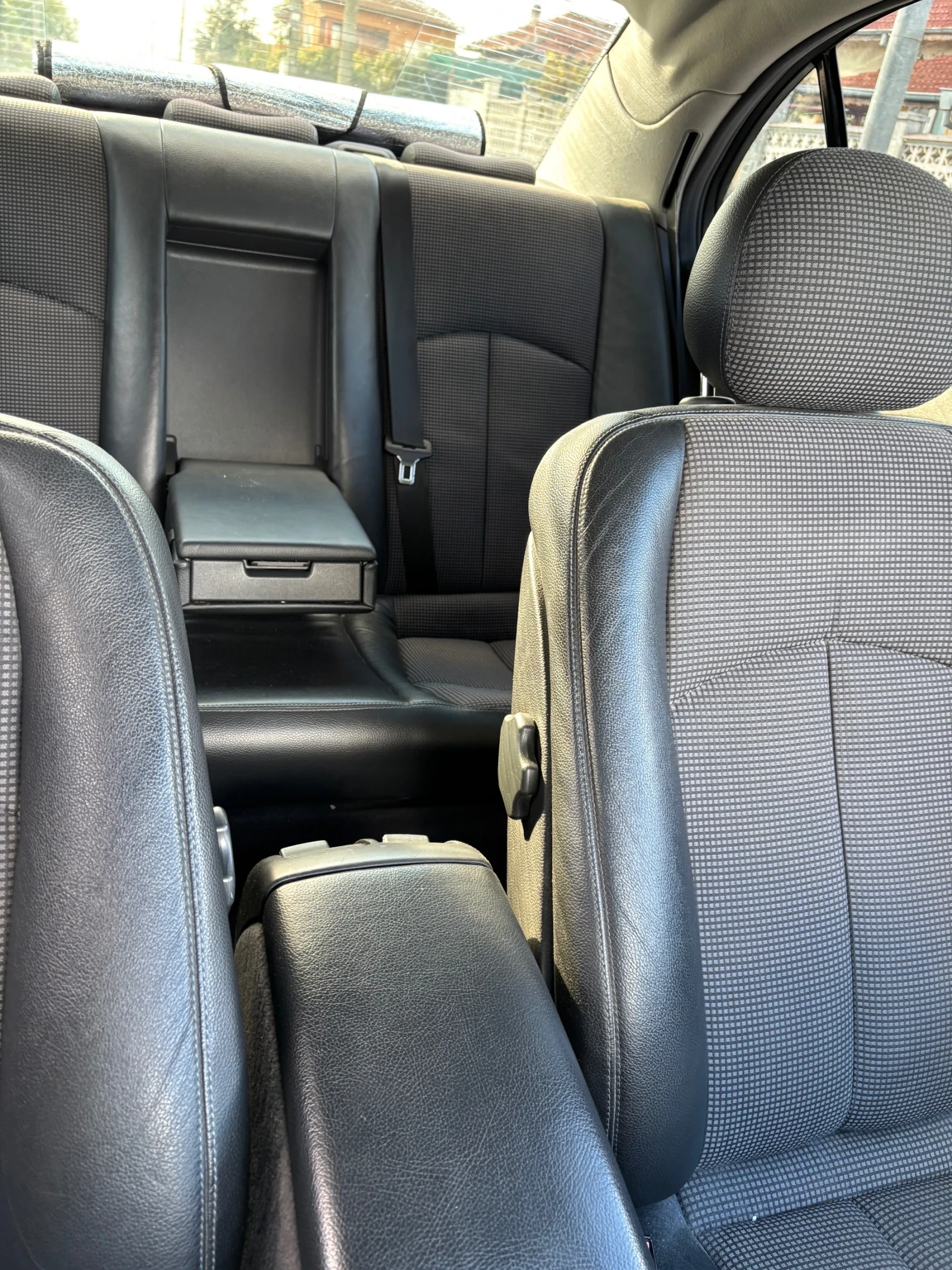 Mercedes-Benz E 220 Avantgarde, снимка 6 - Автомобили и джипове - 56602727