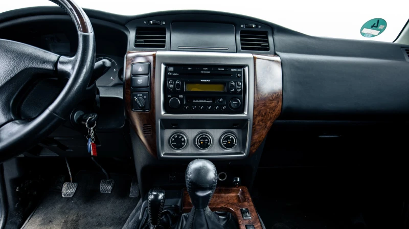 Nissan Patrol, снимка 9 - Автомобили и джипове - 52534370