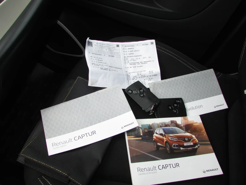 Renault Captur 0.9T EURO6B, снимка 14 - Автомобили и джипове - 51468299
