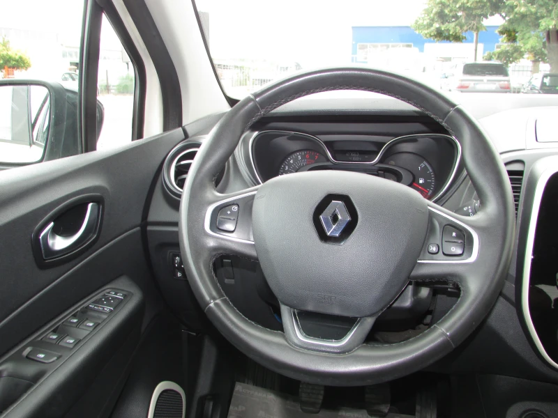 Renault Captur 0.9T EURO6B, снимка 11 - Автомобили и джипове - 51468299