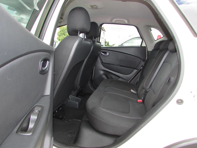 Renault Captur 0.9T EURO6B, снимка 9 - Автомобили и джипове - 51468299