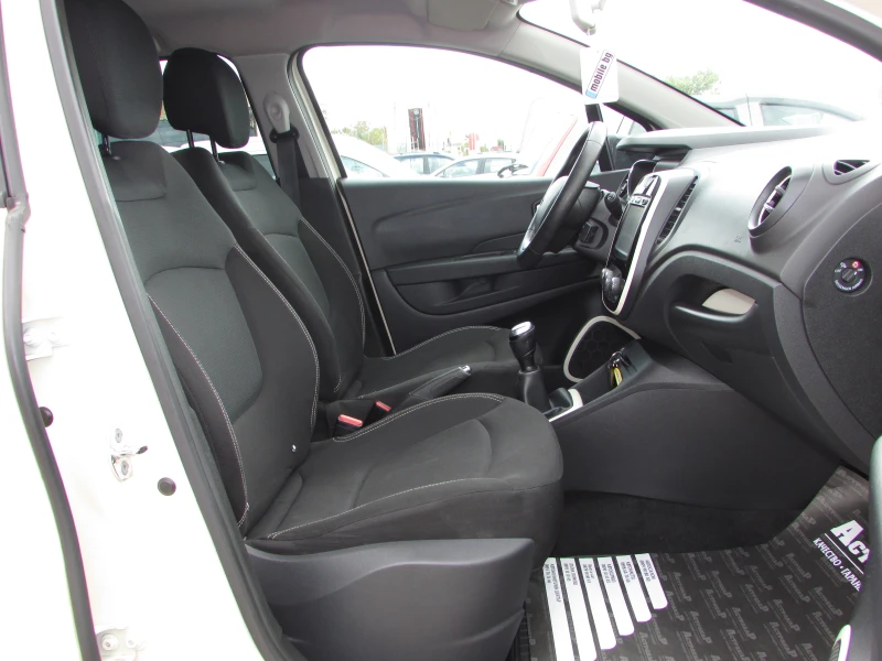 Renault Captur 0.9T EURO6B, снимка 10 - Автомобили и джипове - 51468299