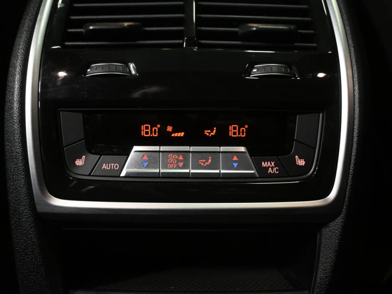 BMW X5 xDrive40i* M Пакет* HUD 360CAM* Дигитално табло* P, снимка 17 - Автомобили и джипове - 52637895