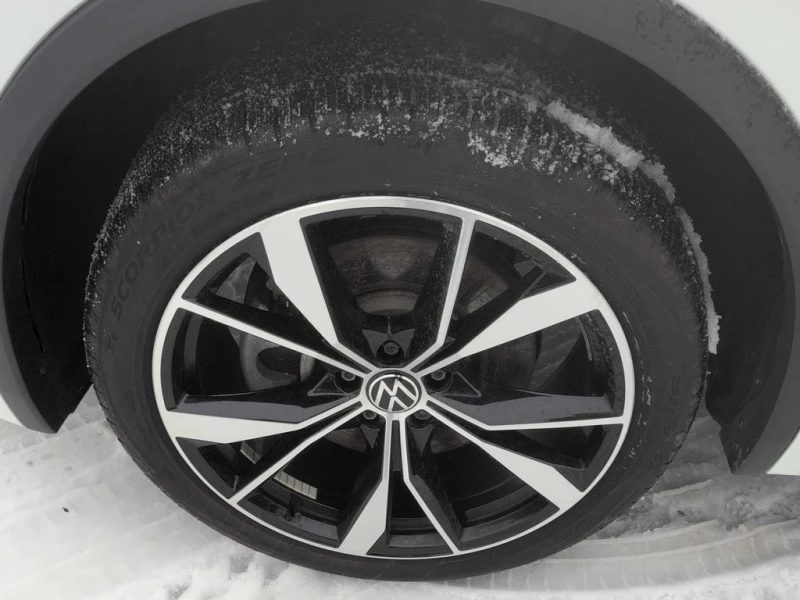 VW Tiguan Highline R Line  CARFAX, снимка 7 - Автомобили и джипове - 52929497