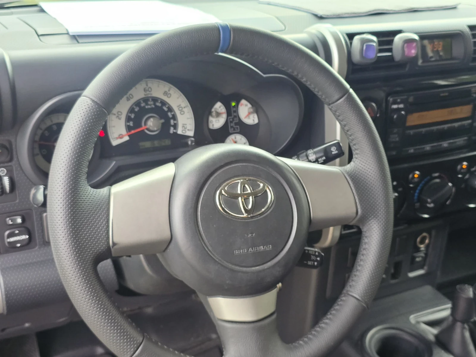 Toyota Fj cruiser 4.0Vvti/AVTOMAT/GAZ/ОБСЛУЖЕН - изображение 5