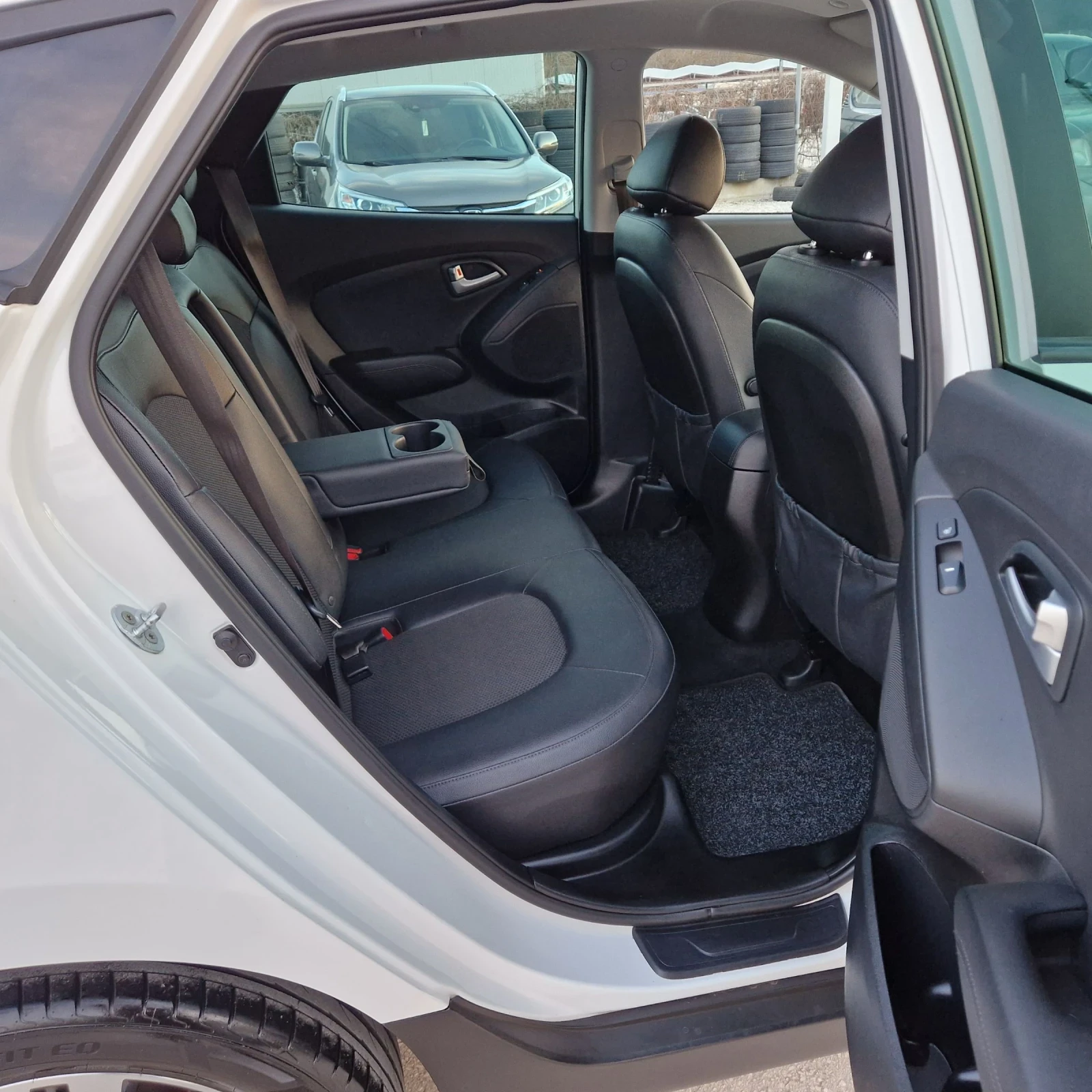 Hyundai IX35 2.0 166к.4Х4/НАВИ/КАМЕРА/КОЖА/ШВЕЙЦАРИЯ  - изображение 10