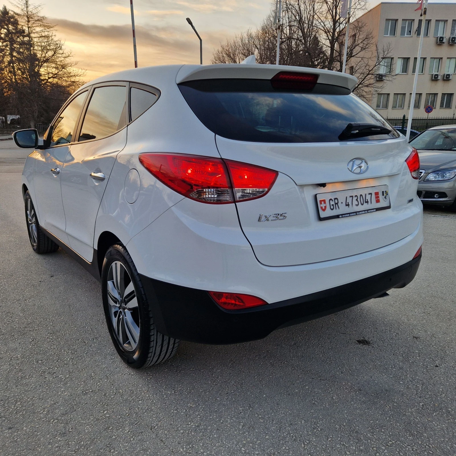 Hyundai IX35 2.0 166к.4Х4/НАВИ/КАМЕРА/КОЖА/ШВЕЙЦАРИЯ  - изображение 5