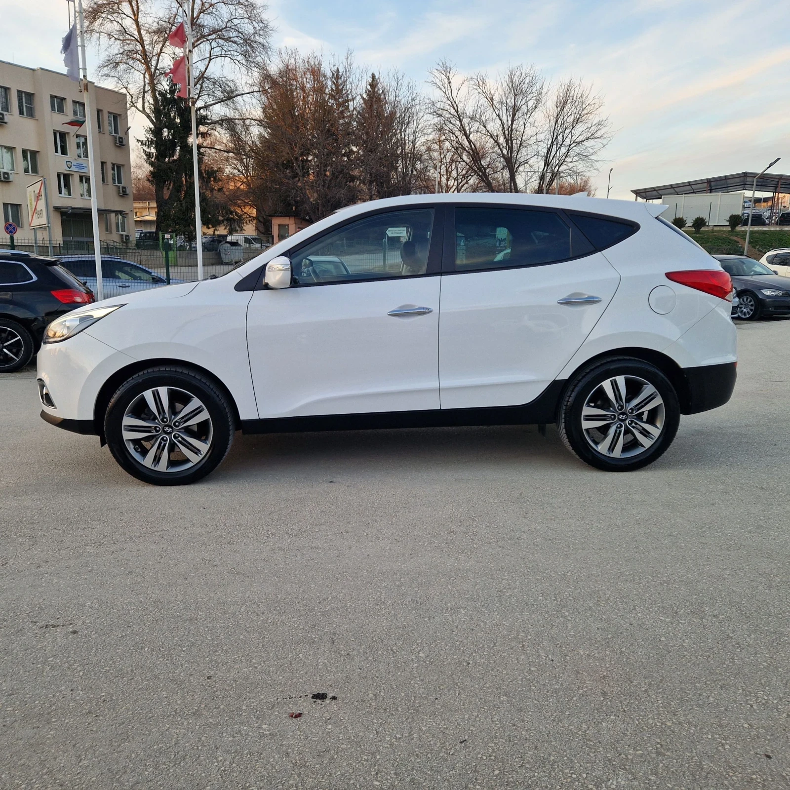 Hyundai IX35 2.0 166к.4Х4/НАВИ/КАМЕРА/КОЖА/ШВЕЙЦАРИЯ  - изображение 4