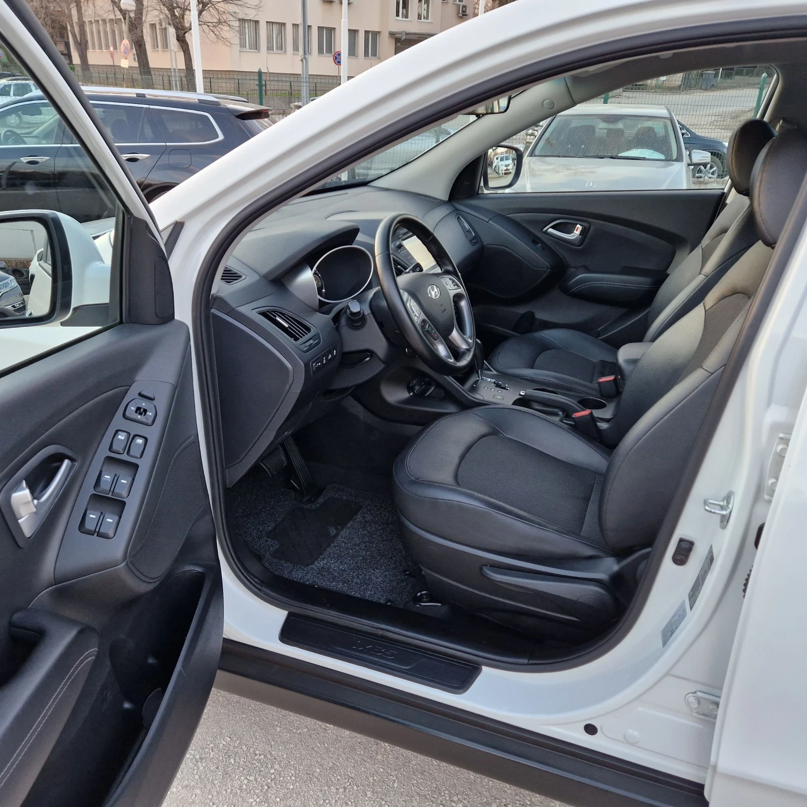 Hyundai IX35 2.0 166к.4Х4/НАВИ/КАМЕРА/КОЖА/ШВЕЙЦАРИЯ  - изображение 8