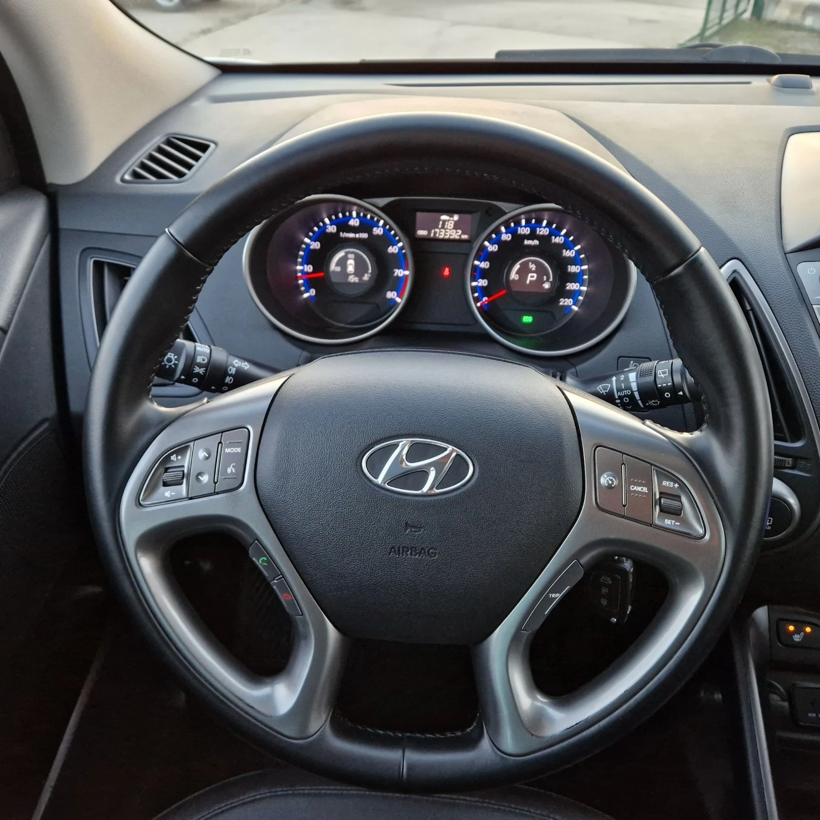 Hyundai IX35 2.0 166к.4Х4/НАВИ/КАМЕРА/КОЖА/ШВЕЙЦАРИЯ , снимка 15 - Автомобили и джипове - 53772689