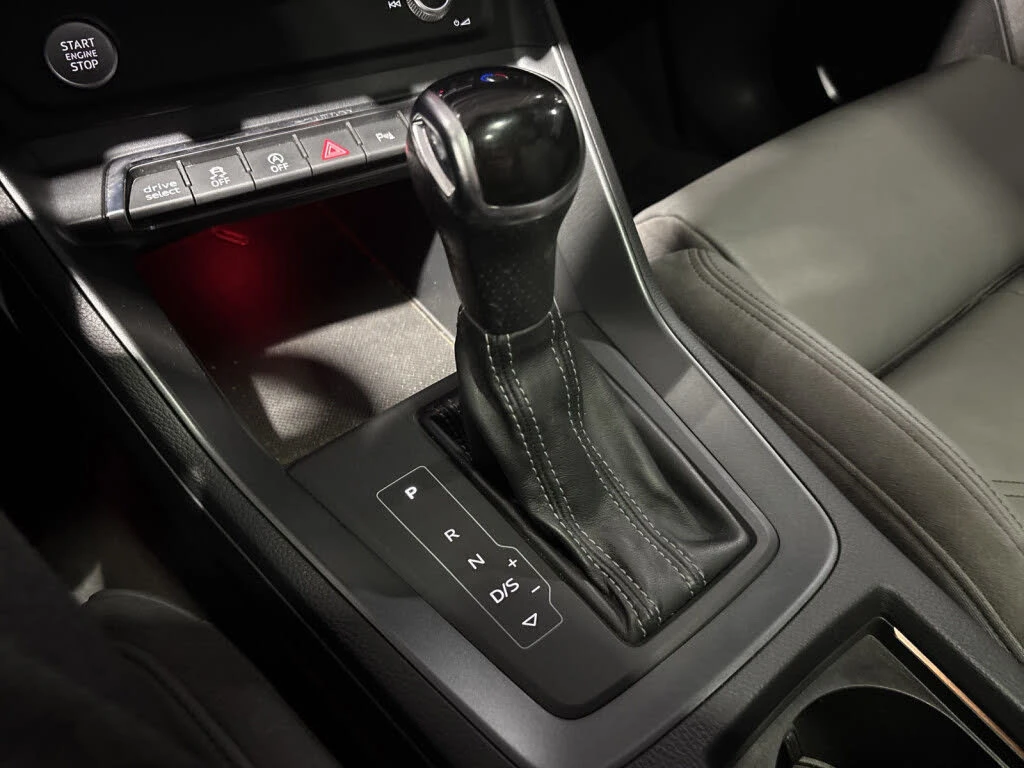 Audi Q3 * S-Line* * HeadUp* AвтоКредит* (ЦЕНА ДО БГ), снимка 15 - Автомобили и джипове - 53861570