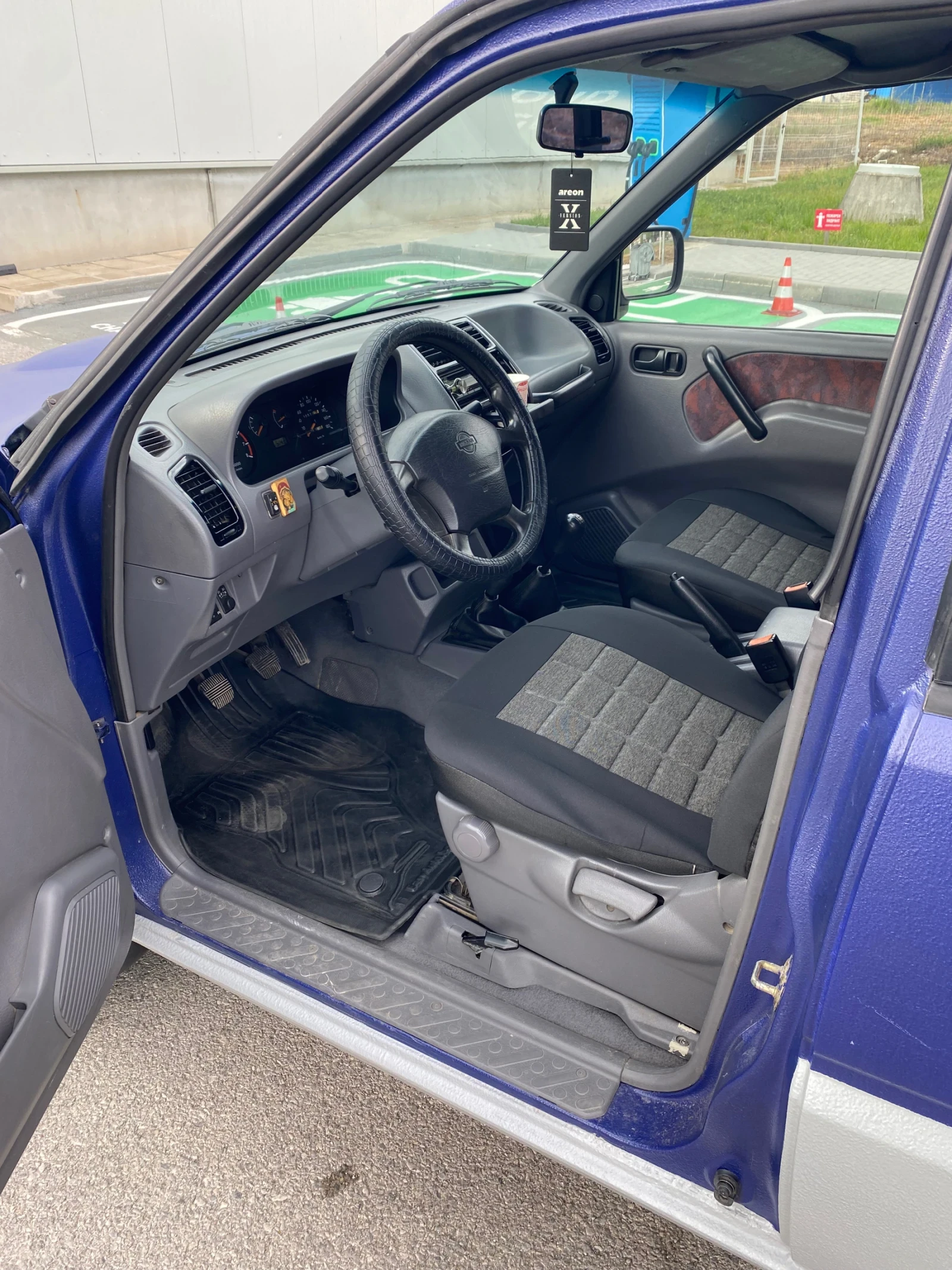 Nissan Terrano 2.4 116к.с., снимка 5 - Автомобили и джипове - 54260108