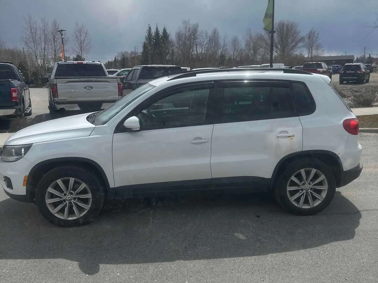 VW Tiguan * 4MOTION 4dr Auto Comfortline * PANO* ПОДГРЕВ* , снимка 2 - Автомобили и джипове - 54481400