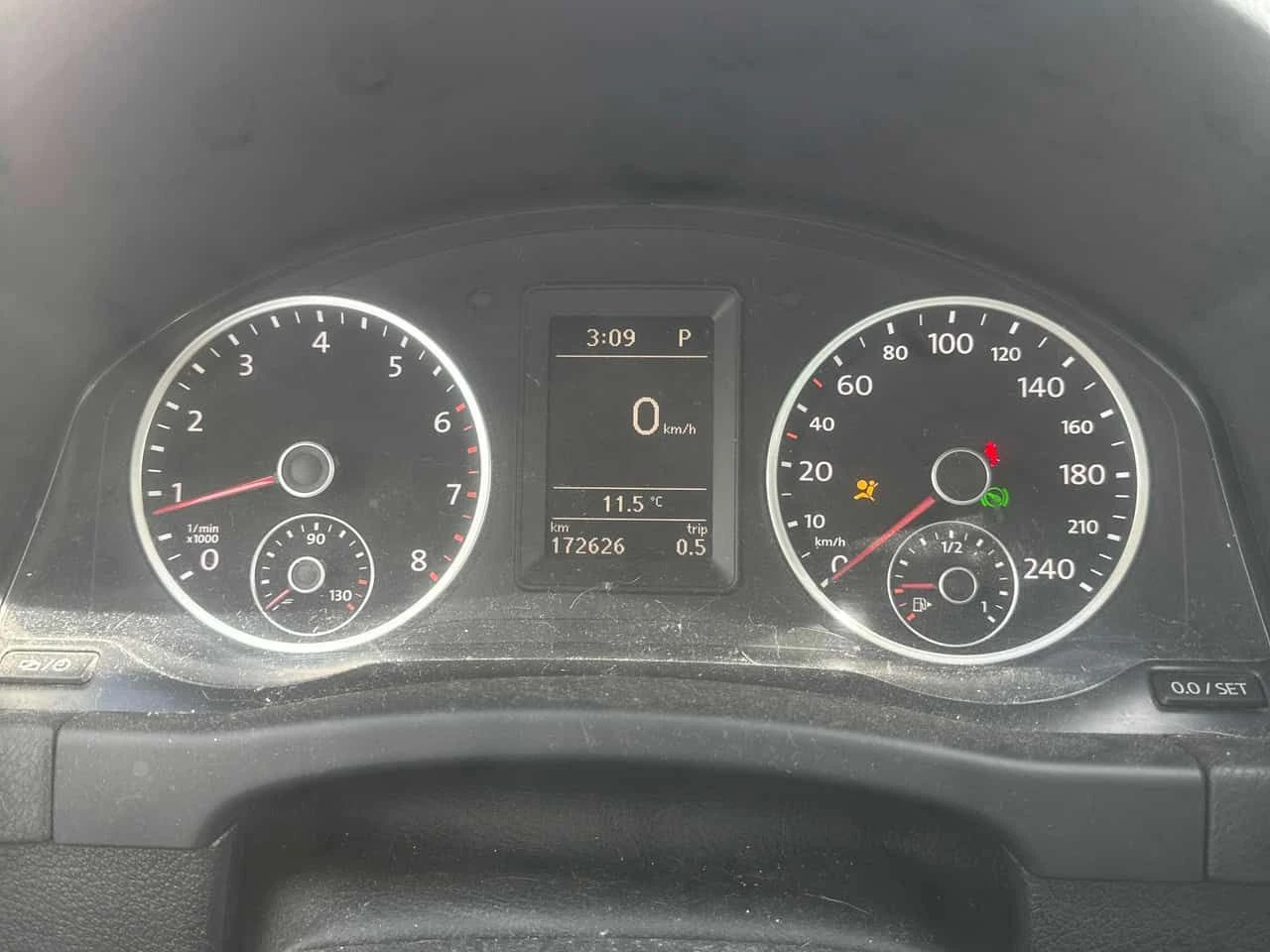 VW Tiguan * 4MOTION 4dr Auto Comfortline * PANO* ПОДГРЕВ* , снимка 8 - Автомобили и джипове - 54481400