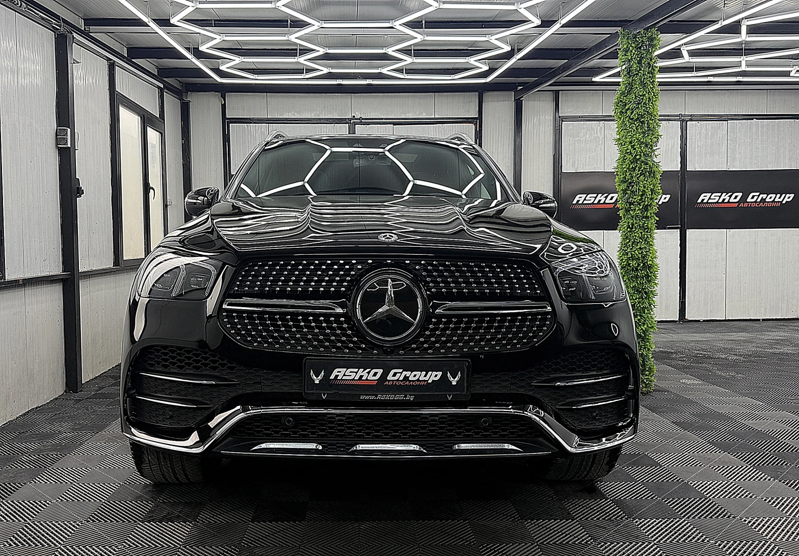 Mercedes-Benz GLE 400 PANORAMA/AMG-line/KeylessGo/360-k/Germany/ЛИЗИНГ, снимка 2 - Автомобили и джипове - 54608783