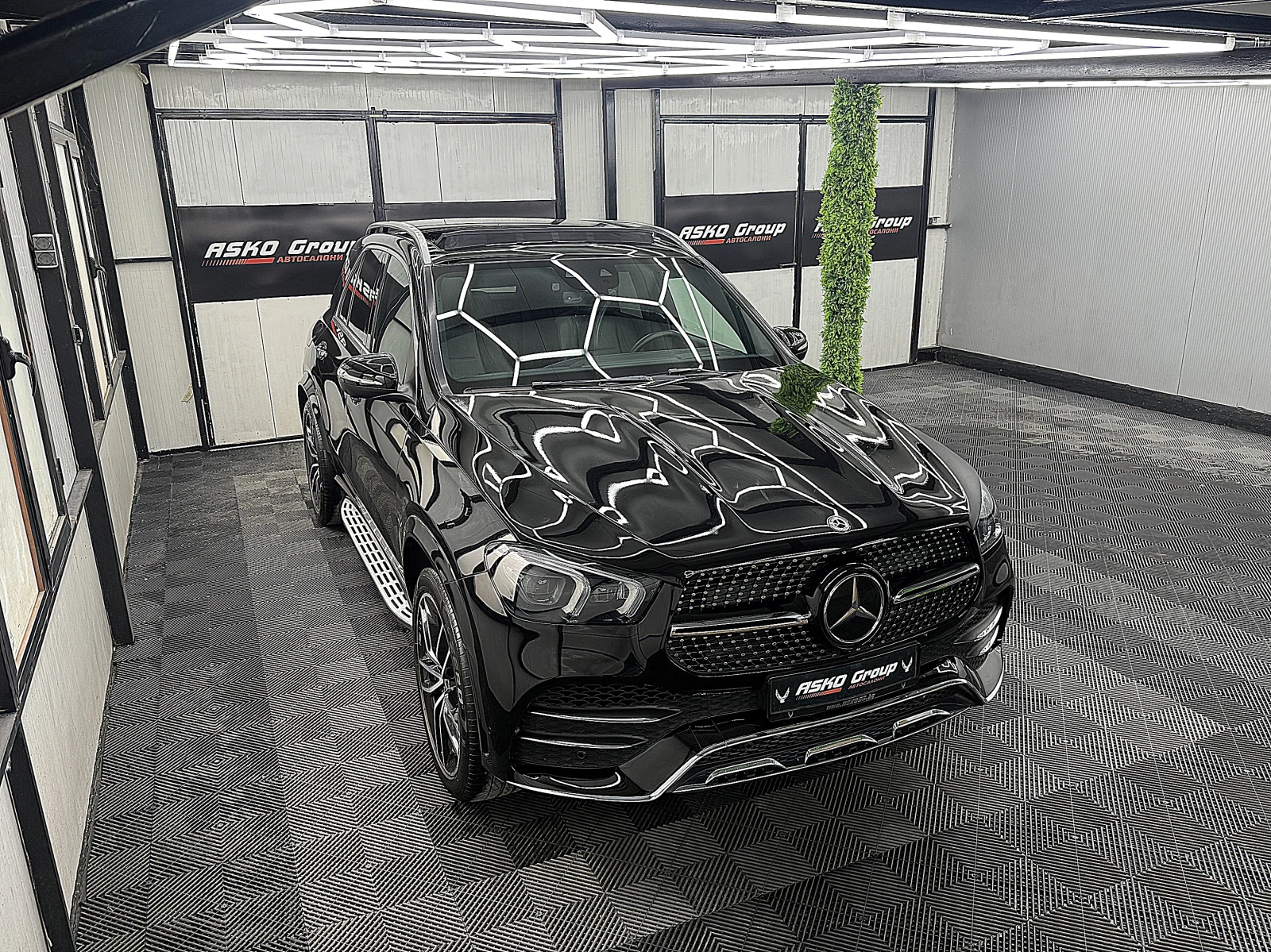 Mercedes-Benz GLE 400 PANORAMA/AMG-line/KeylessGo/360-k/Germany/ЛИЗИНГ, снимка 8 - Автомобили и джипове - 54608783