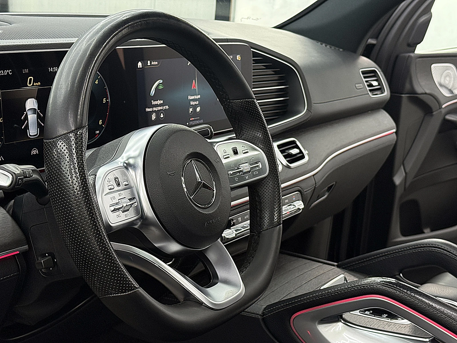 Mercedes-Benz GLE 400 PANORAMA/AMG-line/KeylessGo/360-k/Germany/ЛИЗИНГ, снимка 14 - Автомобили и джипове - 54608783