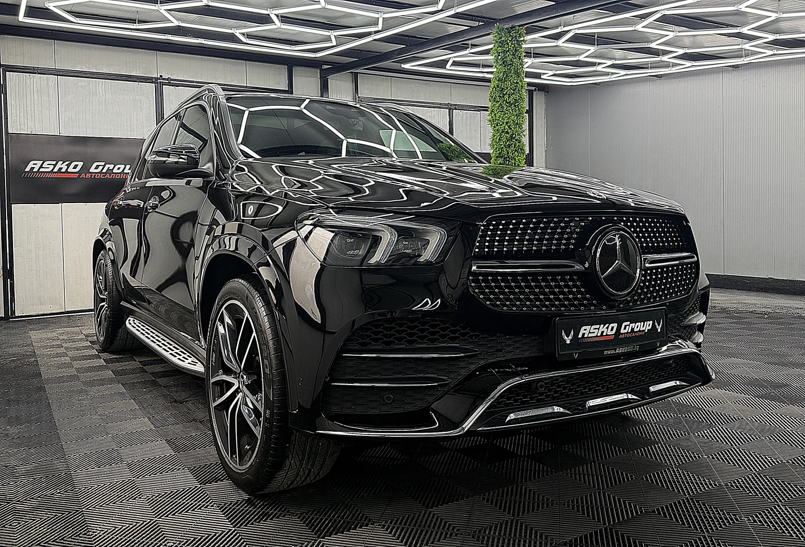 Mercedes-Benz GLE 400 PANORAMA/AMG-line/KeylessGo/360-k/Germany/ЛИЗИНГ, снимка 3 - Автомобили и джипове - 54608783