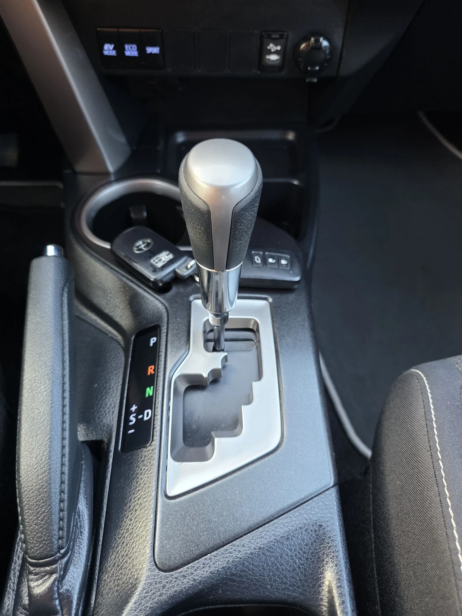 Toyota Rav4 2.5i HYBRID 197hp 149000km, снимка 12 - Автомобили и джипове - 54857535