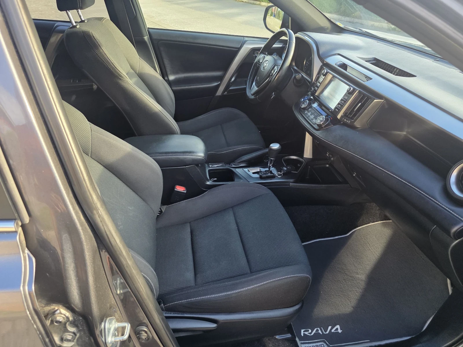 Toyota Rav4 2.5i HYBRID 197hp 149000km, снимка 8 - Автомобили и джипове - 54857535
