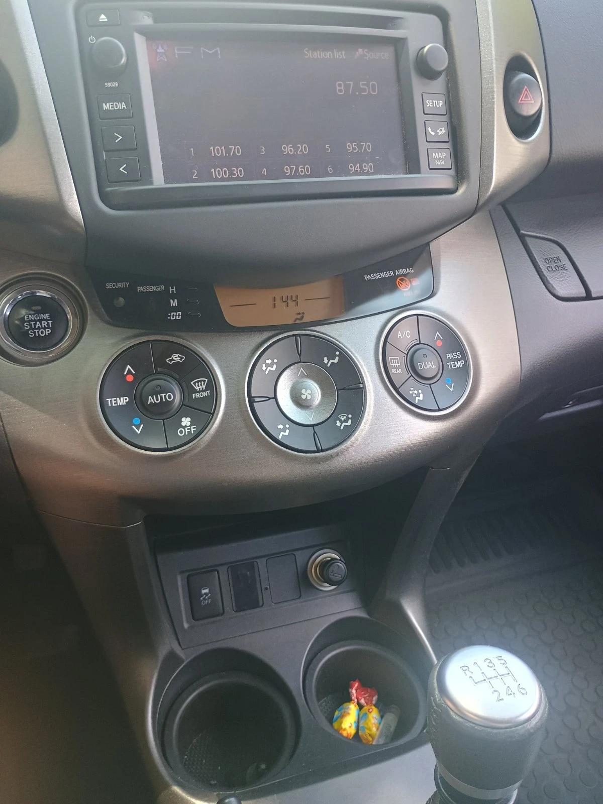 Toyota Rav4, снимка 5 - Автомобили и джипове - 55343590