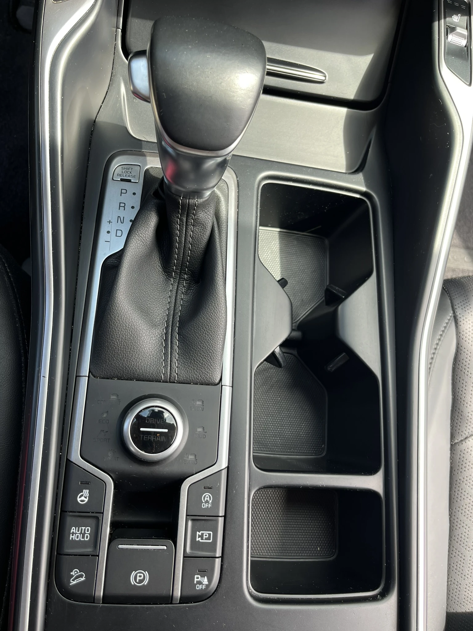 Kia Sorento 2.5 Turbo / AWD, снимка 15 - Автомобили и джипове - 56253449