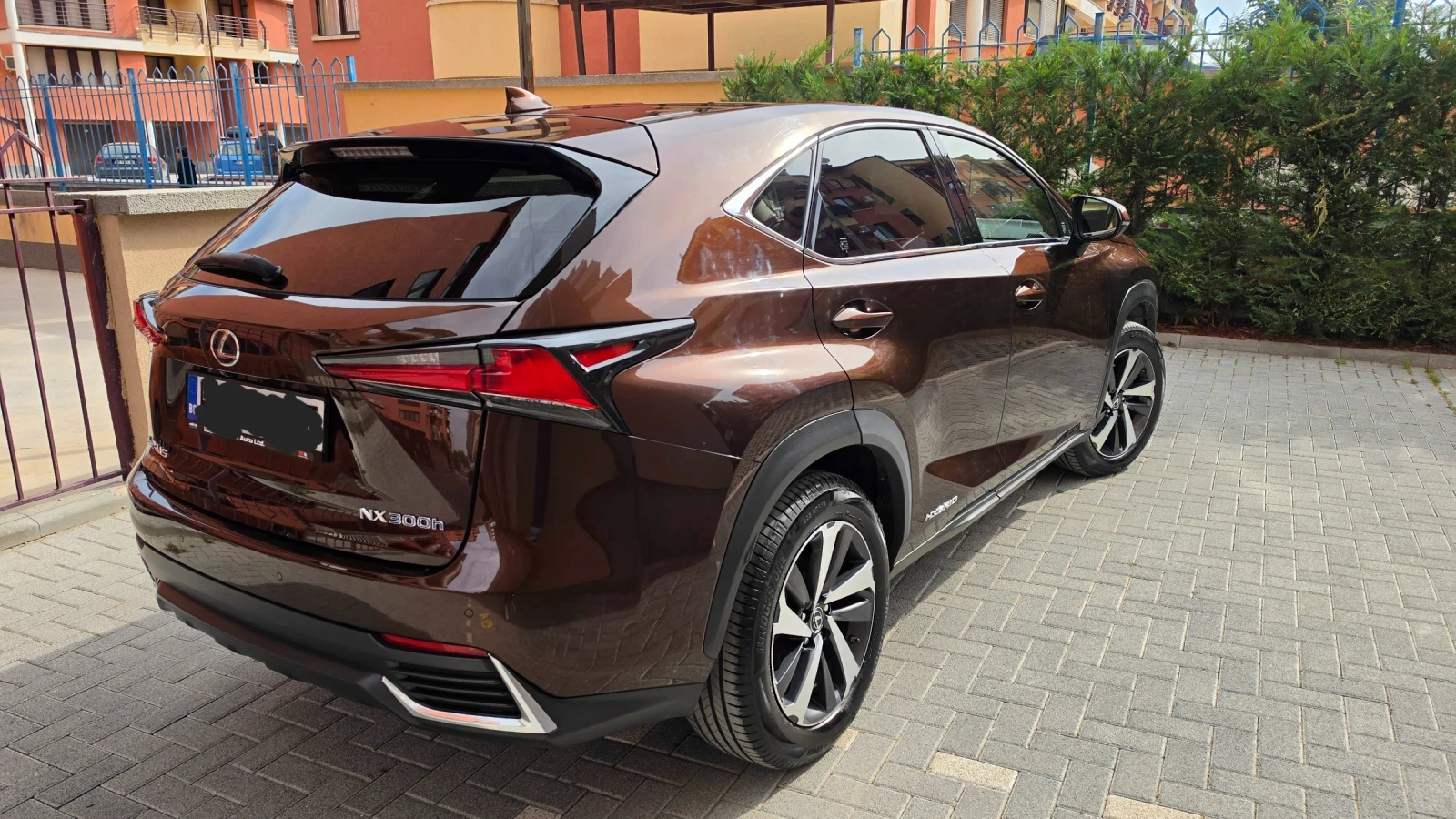 Lexus NX 300h Luxury, 98 ���. �� ������, Hybrid, Tri-beam  | Mobile.bg � ����������� 4