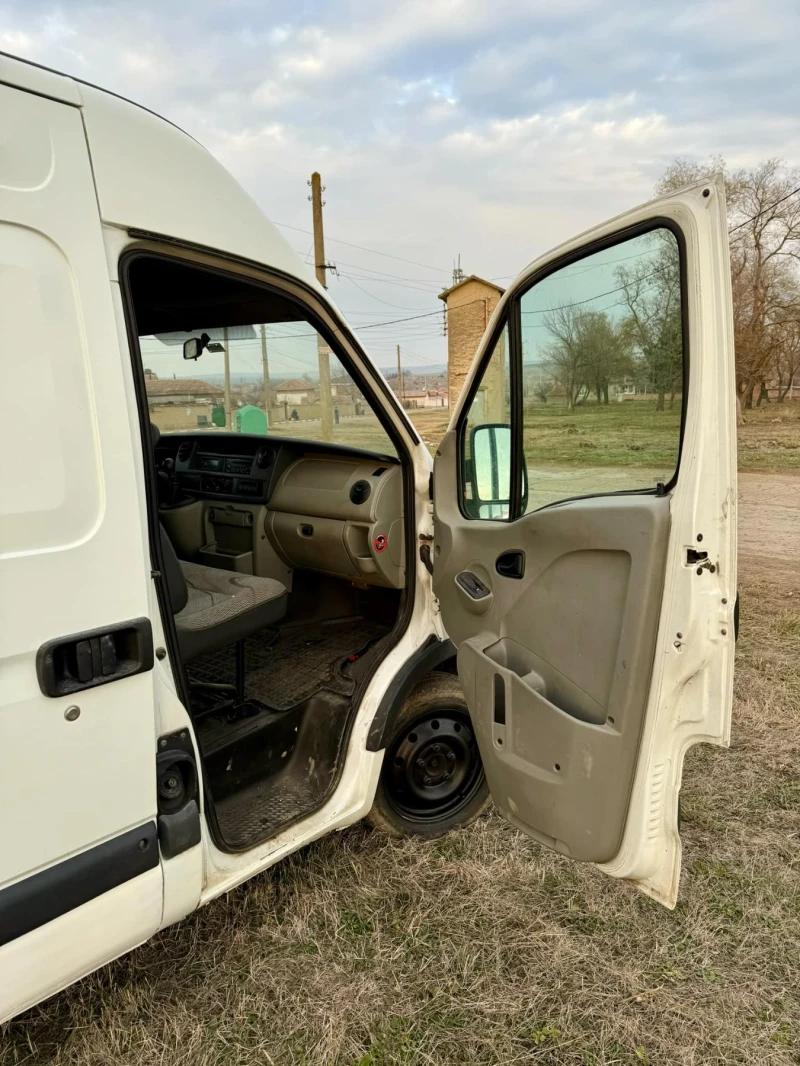 Renault Master 2.5DCI, снимка 10 - Бусове и автобуси - 48129618