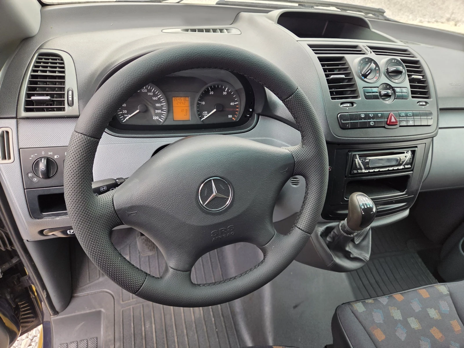 Mercedes-Benz Vito 111 CDI, 9 местно, Климатик, Дълга база - изображение 10