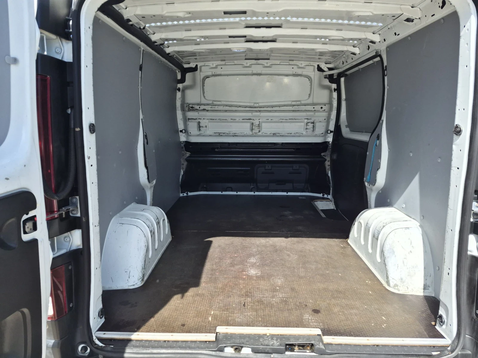 Renault Trafic 2.0 TDI EURO 6 120�.�. | Mobile.bg � ����������� 8