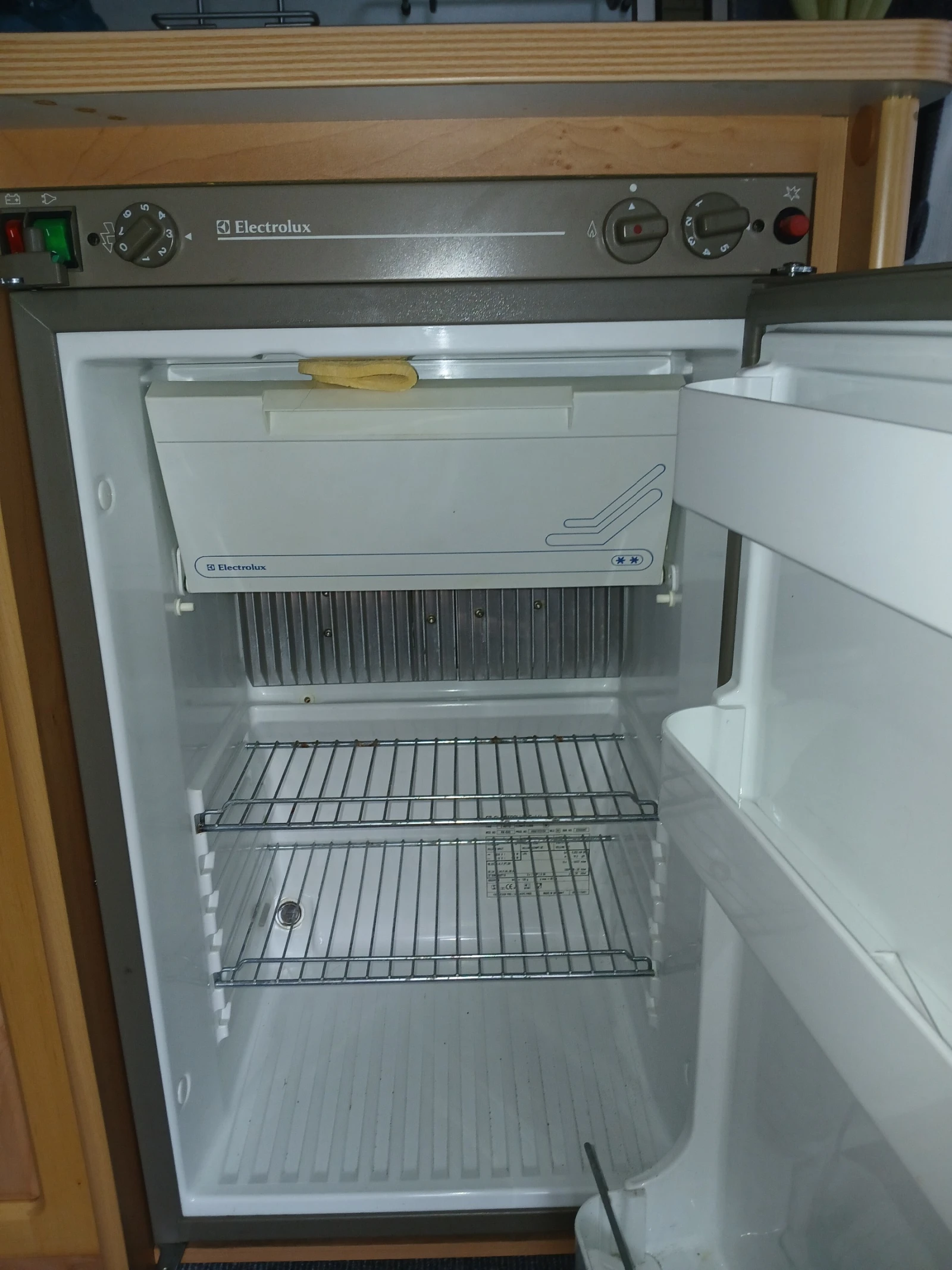 Каравана Burstner Amara 500 TS luxus, снимка 6 - Каравани и кемпери - 54173836