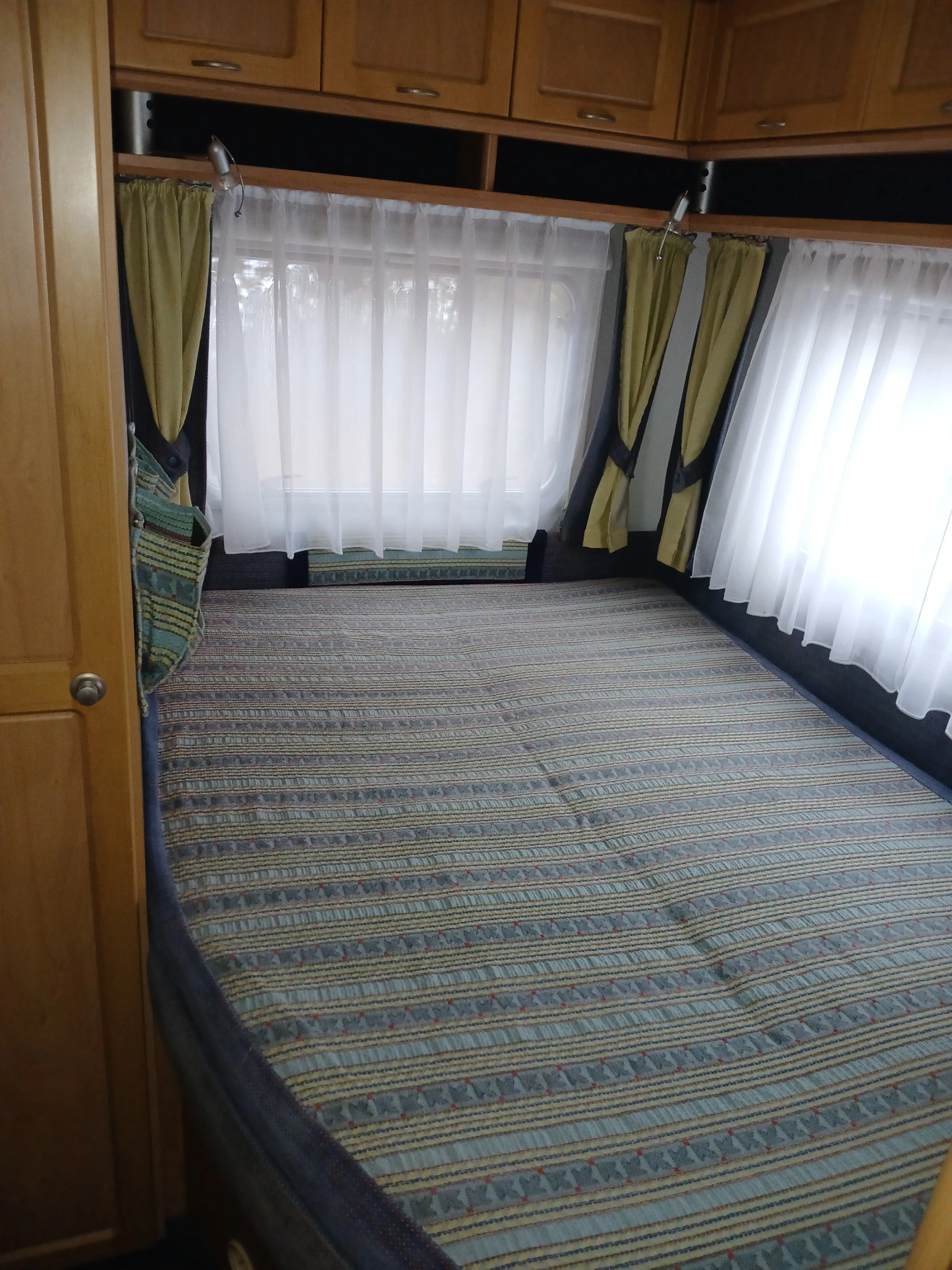 Каравана Burstner Amara 500 TS luxus, снимка 9 - Каравани и кемпери - 54173836