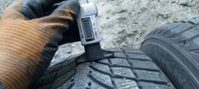 Гуми Зимни 235/65R17, снимка 4
