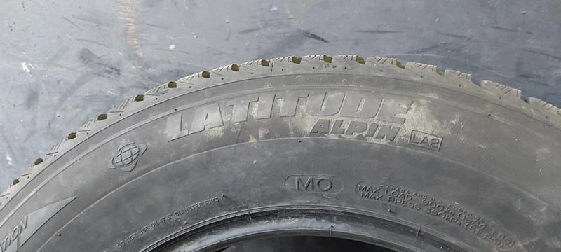 Гуми Зимни 235/65R17, снимка 6 - Гуми и джанти - 35125028